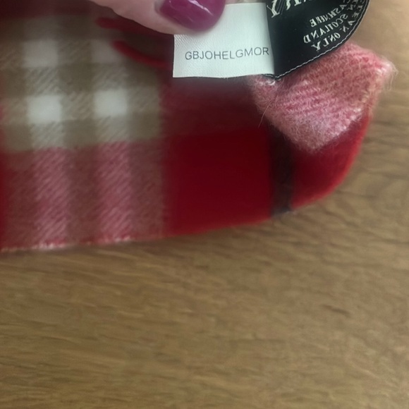 Burberry Vintage Red Check Cashmere Scarf w/Certificate of Authenticity - Picture 4 of 12